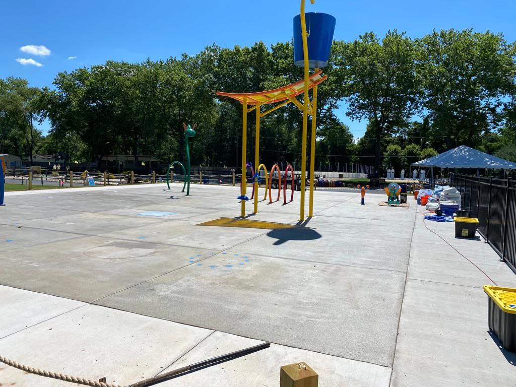 Rubber flooring for splash pads