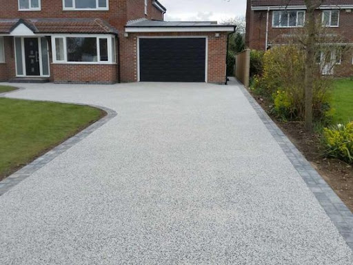 How Rubber Paving Enhances Your Driveway’s Visual Appeal