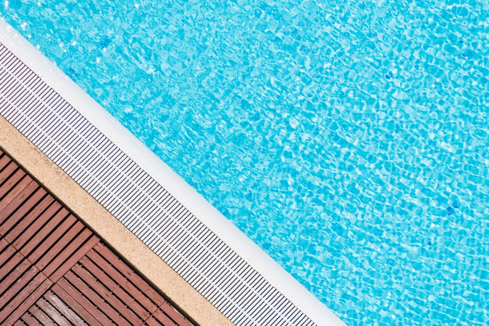 8 Most Popular Materials For Pool Deck (With Photos)